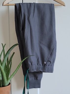 MB006. Figs GRAPHITE Tansen Jogger